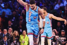 开云中国-塔图姆新星出色发挥表现突出，中国队前途光明！全场沸腾不已的简单介绍